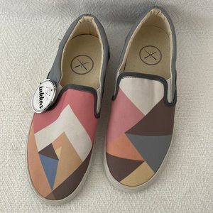 Inkkas Sz 8 NWT Multi Color Slip On Sneakers